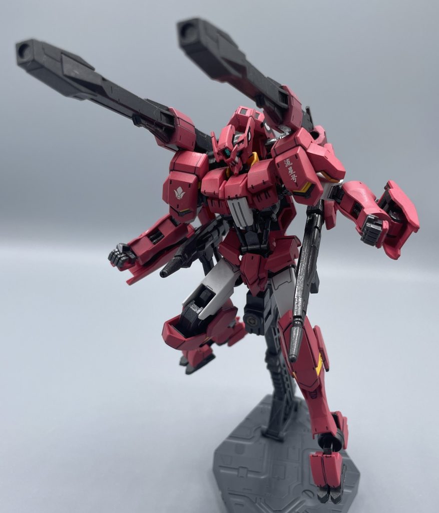 遠距離射撃用レールガン 2基のエイハブリアクター出力を背部キャノンに集中させることで爆発的な威力を誇るレールガンです。フラウロスの代名詞的な装備ですね。