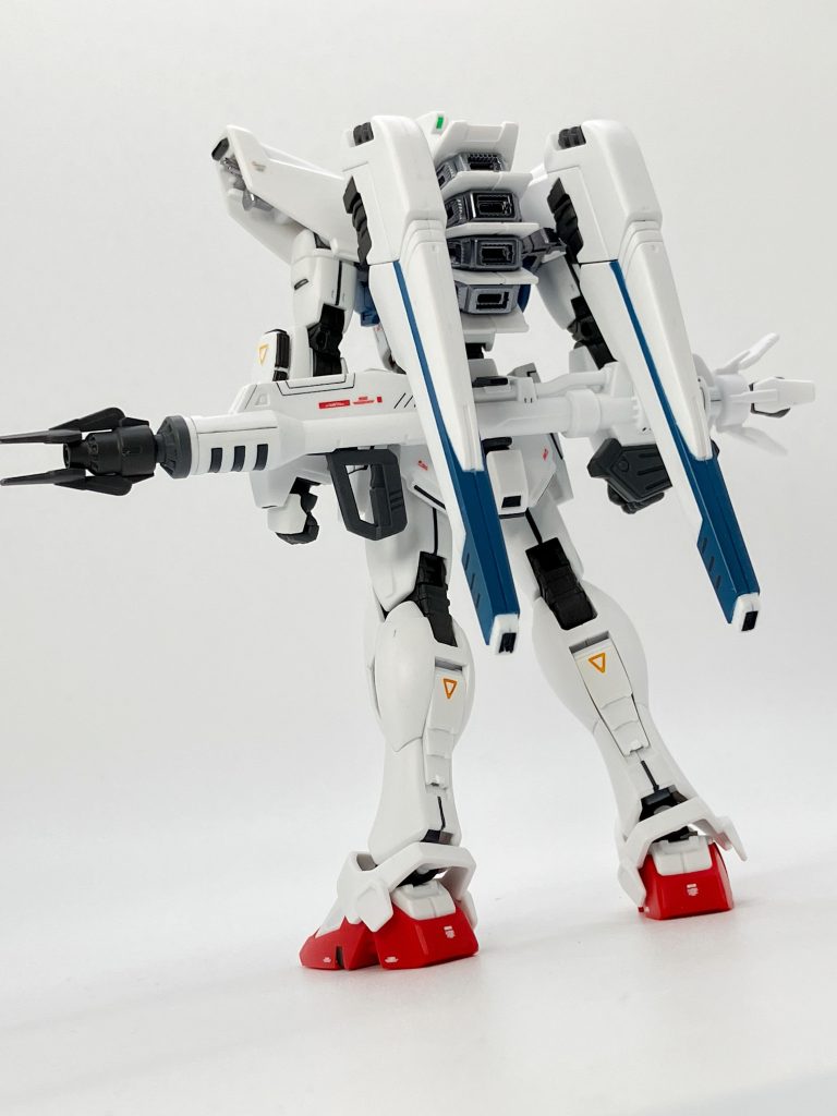 バックショット塗り分けはやはり苦労するところではありましたが、(多少の妥協感はあるものの)「これをやらないとF91にならないよ!」と言い聞かせながら作業していきましたw今回フェイスオープン状態の顔は放置してしまいましたが、息抜きしたい頃にササっと仕上げておきたいと思います。