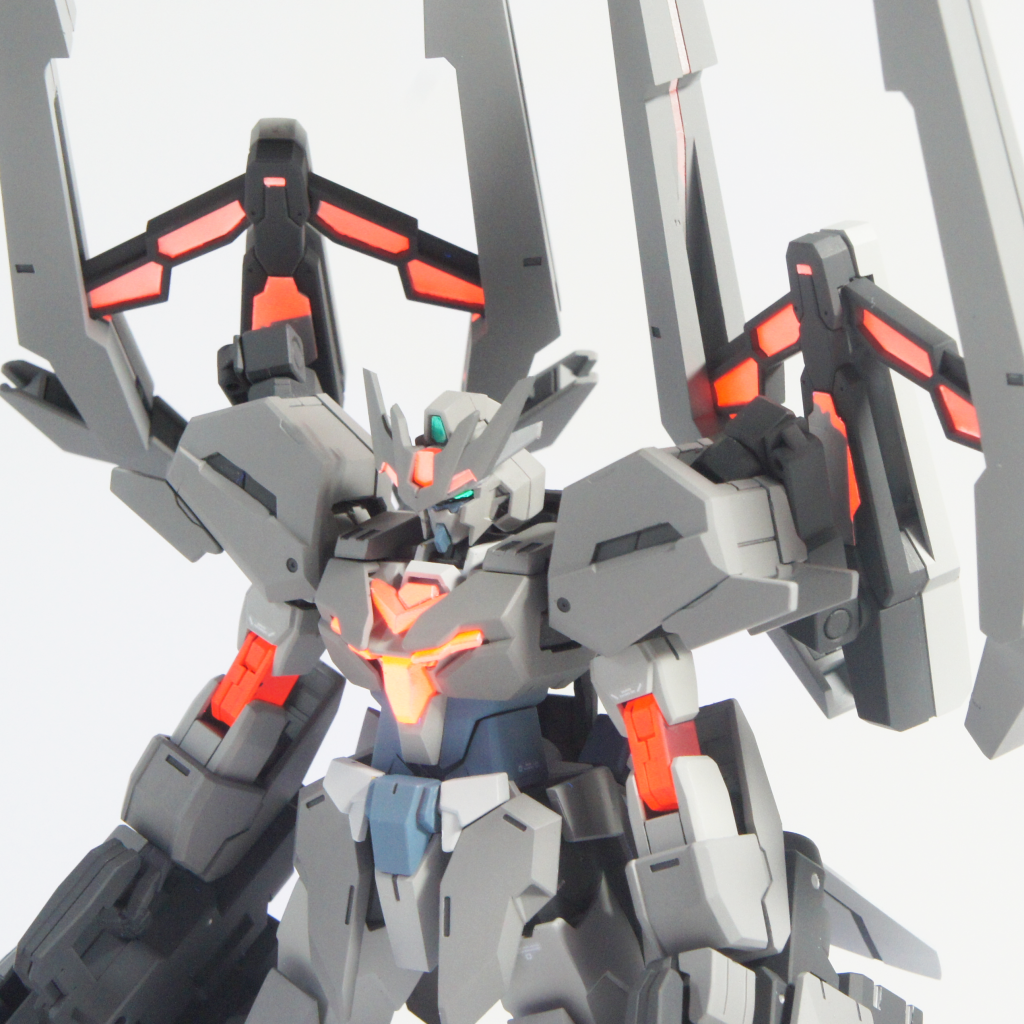 使用配色 本体装甲1 ニュートラルグレーⅡ 本体装甲2 ニュートラルグレーⅠ 本体装甲3 ミディアムブルー、ニュートラルグレーⅠ 1:1 コア シルバー→ブラックライトペイントルミネ赤 関節等 メカサフスーパーへヴィ 追加アーマー ニュートラルグレーⅢ、ミディアムブルー少量 足 ニュートラルグレーⅤ