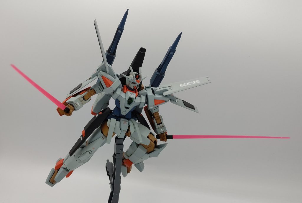 サーベルは原型機同様の位置に収納しています。