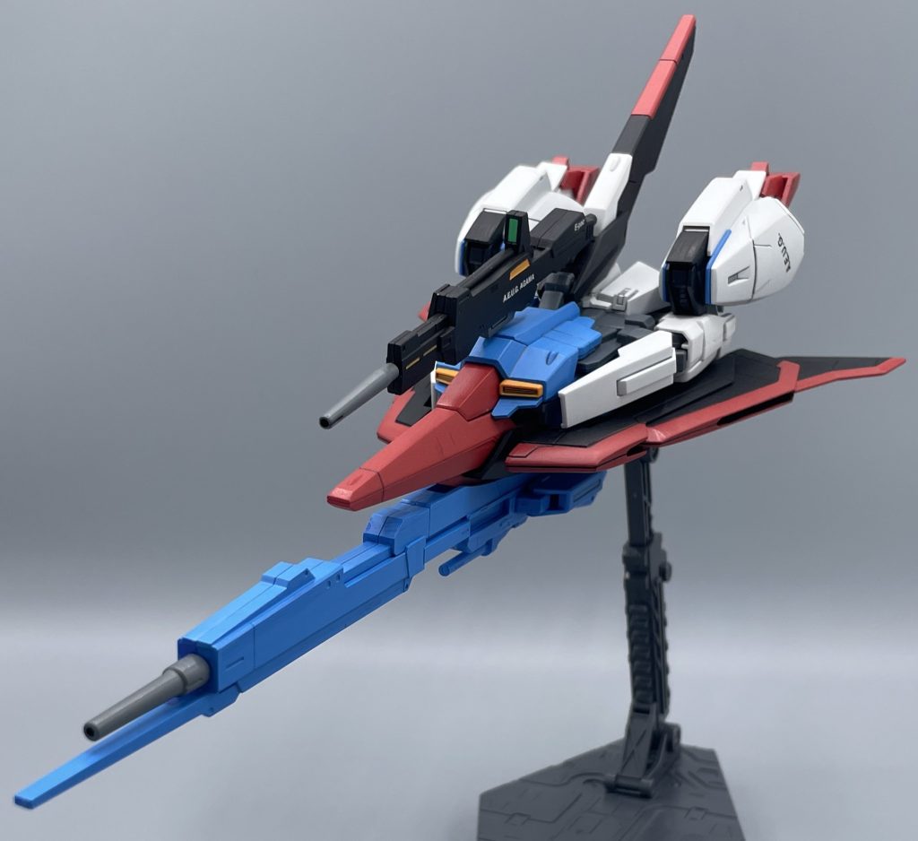 ここからいなくなれ―ッ!! Zガンダムの最後を飾るのはWR形態による特攻、いわゆるスイカバー突撃でした。※その時はライフルも失っており、ハイパー・メガ・ランチャーも装備はしていません^^; シロッコをWRの機首で圧殺することに成功しますが、引き換えにカミーユの精神は・・・。TV版と劇場版で結末が異なりますが、皆さんはどちらのシナリオがお好きですか??