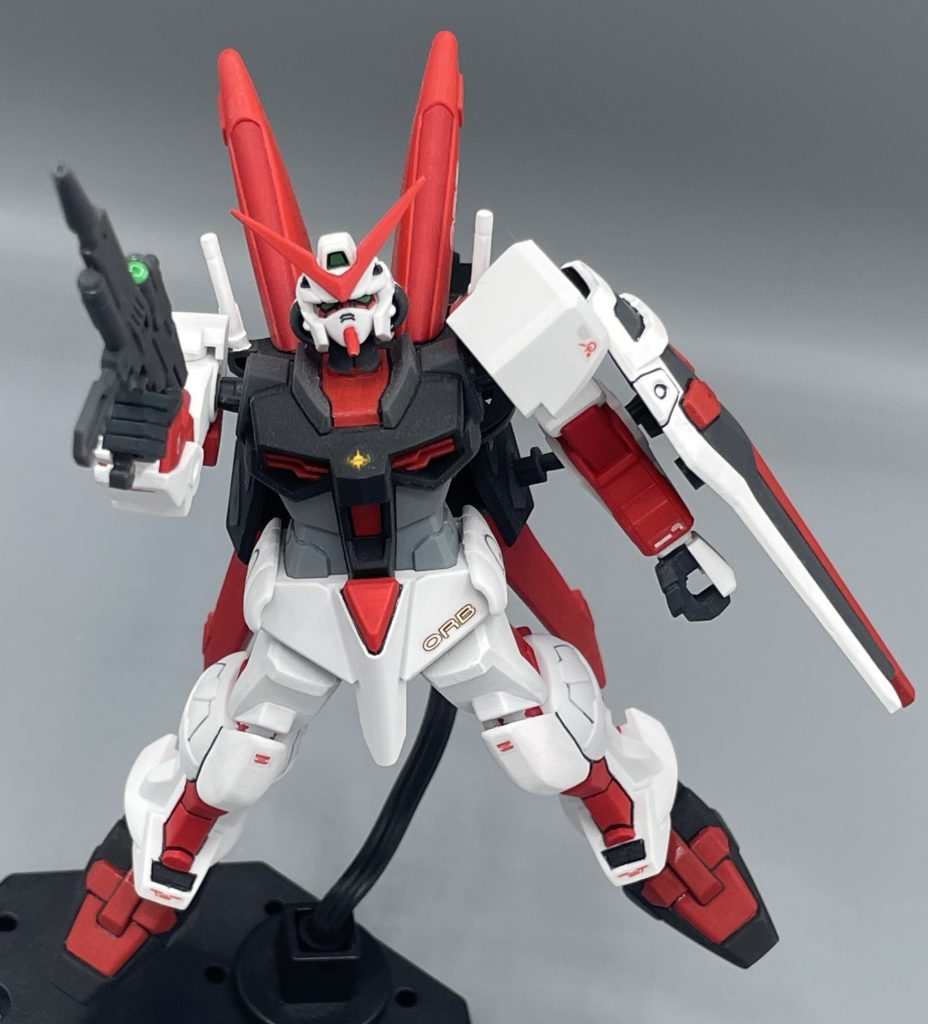 そこッ!!! 上空の敵機を射撃するイメージで。コレクションシリーズはほとんど動かないので、撮影センスが試されます(笑) M1アストレイのバックパックに付いているフライトユニットは、エールストライクをもとにして開発されたものであり、短時間なら大気圏内でも”飛行が可能”だそうです。 それもうエールストライク超えてますやんwwwhttps://gumpla.jp/old/2324486