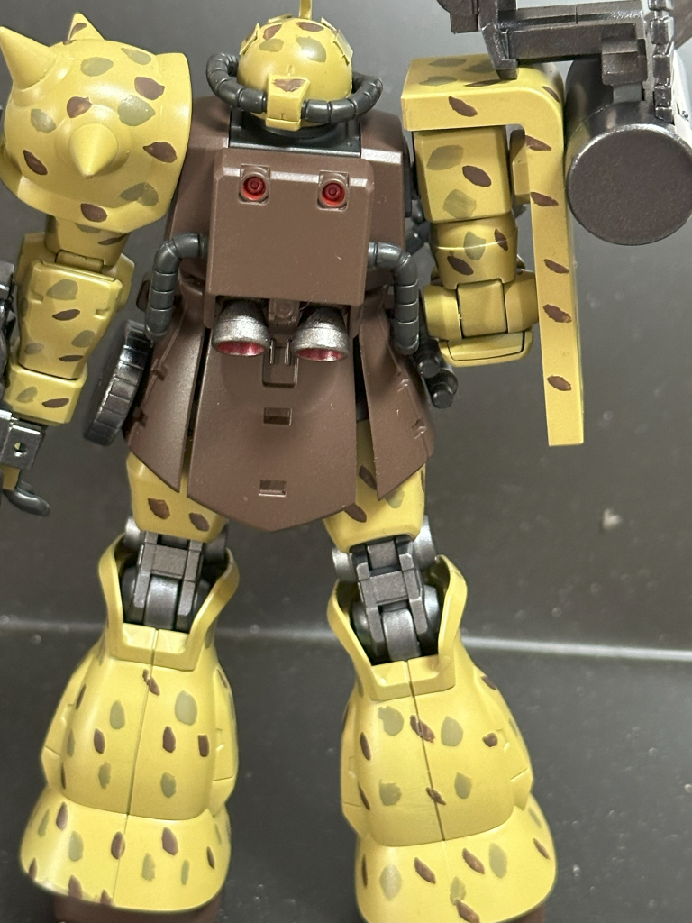 後部バーニアはグフカスタムの物に換装してあります。