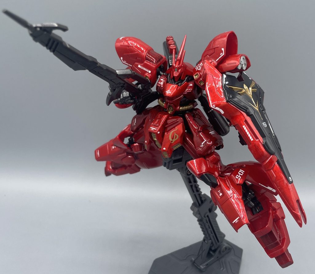 このサザビーは、Gフレーム01弾に収録されたものですが、この01弾にはロングライフルは付属しません。GフレームFAとしてリニューアルされた際に、ロングライフルも付録されました。