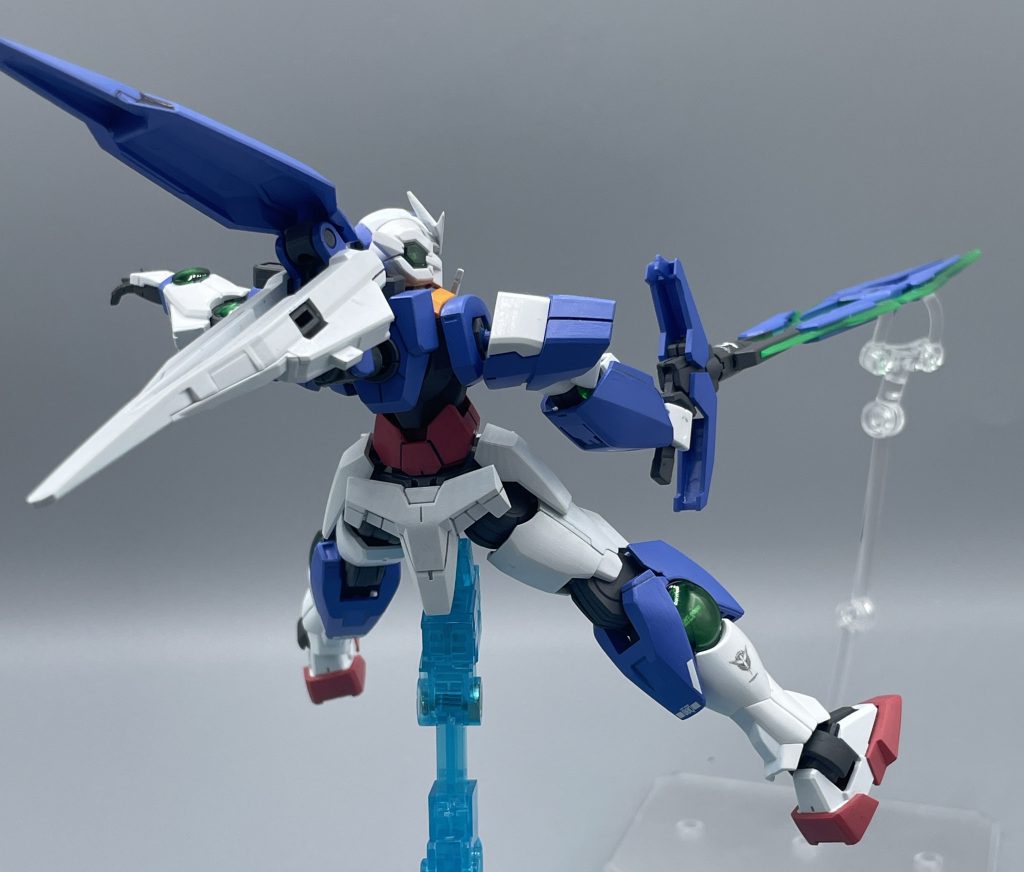 ツインドライブシステム 背中とシールドバインダーのGNドライブを直列配置にすることが出来ます。直列するとどうなるのか詳しく分かりませんが、多分すごく強くなるんだと思います。 そもそも取説を見ても、「開発者であるイアンにも分からない」みたいな記載が多くて、ちょっと面白いです。刹那は戦闘の中でイノベイターへと覚醒を果たしましたが、イアンは開発者としてイノベイター化してしまっているのでは・・・??  正直OOで1番トンデモねぇ輩はイアンだと思います(笑)