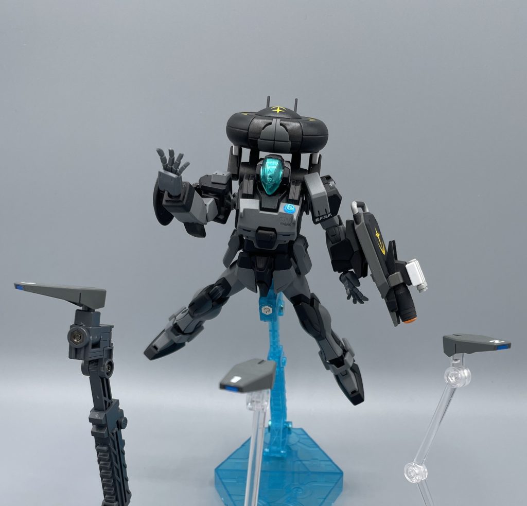 RGM-79 G/P GM COMMAND PHANTOM 名無し隊にて情報収集を担うジムコマンド・ファントム。本機はジムコマンドをベースとしてレドーム等の索敵機器を多く装備している。基本的に敵機との戦闘は想定しておらず、手持ち武器類は装備していない。Cファンネル(カメラファンネル)を駆使して、敵機の位置や情報を入手し、僚機に伝達する。※以下、会話文などはPHANTOMの頭文字であるPとします。詳しくは↓↓https://gumpla.jp/hg/2075423
