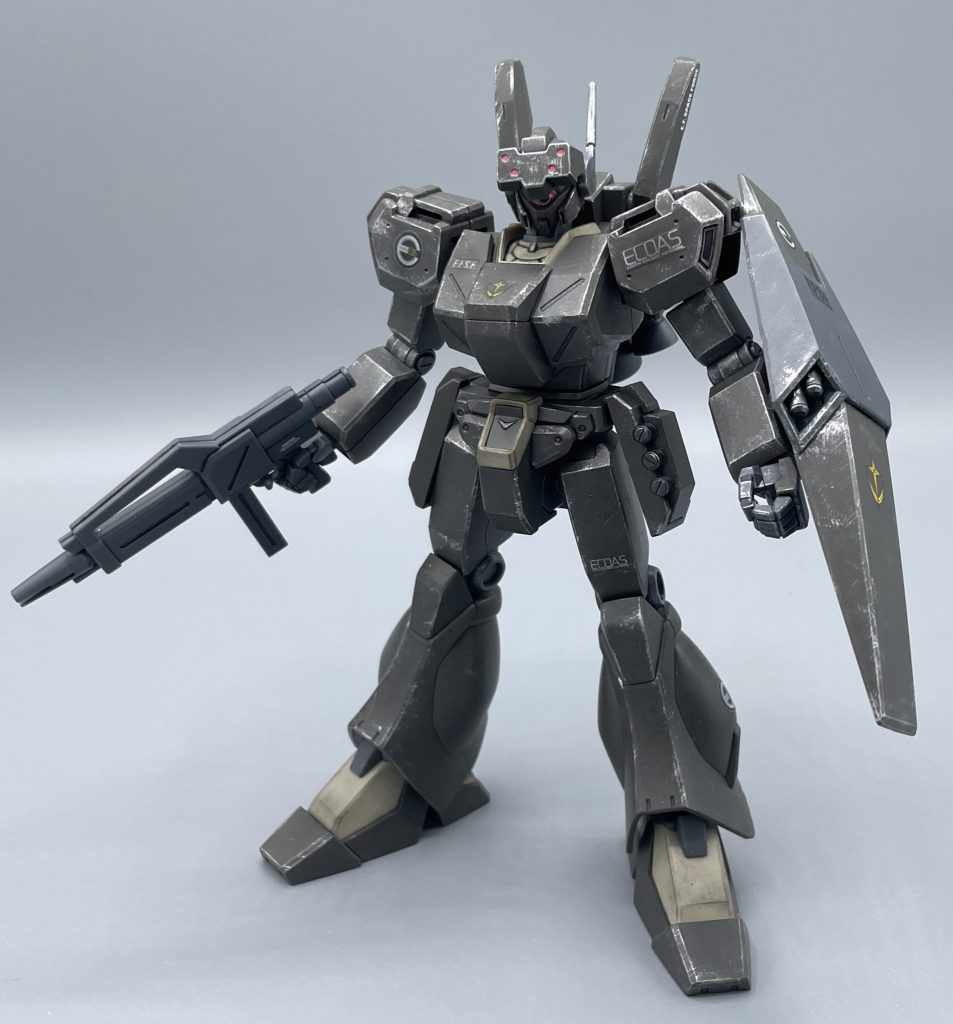 RGM-89De JEGAN【ECOAS TYPE】 2011年に発売されたジェガン(エコーズ仕様)です。地球連邦軍の傑作量産MSジェガンは、ユニコーン時代には「D型」としてマイナーチェンジされていました。 ”特殊部隊エコーズ” に配備されたジェガンには、特殊な頭部センサーと胸部増加装甲が追加装備されています。