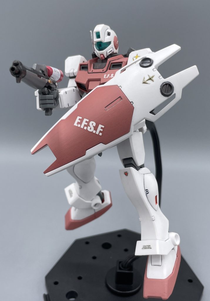 ジムよりは強化されているけど、量産機は量産機。強そう感と弱そう感がマリアージュして、絶妙なバランス感が醸し出されている、大好きなMSです。 こうした”やや強”量産機で奮闘する名もなきエースみたいな設定、痺れますよね。対クシャトリアで有名なスタークジェガンとか。