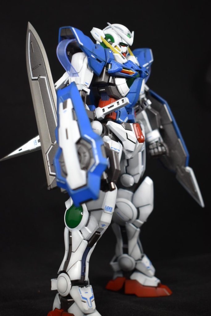 ディテールはRGを参考にしました。塗装は重厚感を出すために下地に黒のウェザリング仕上げです。