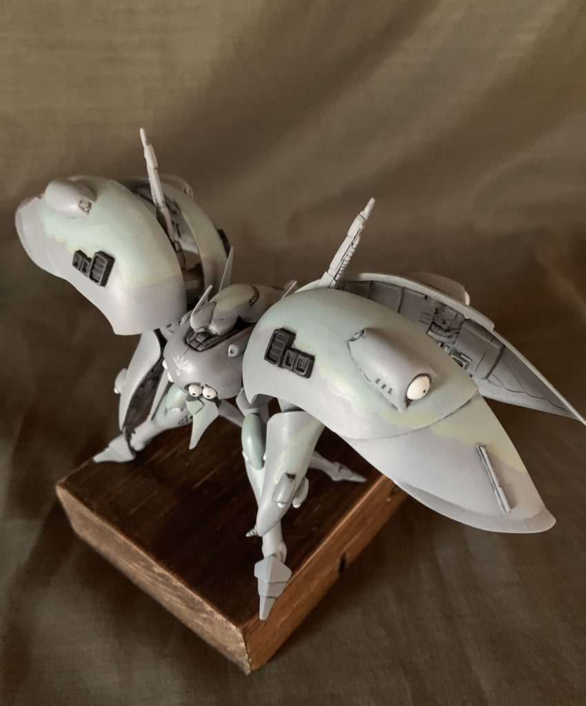 バインダーはバキュームフォームで作成しています。バルサで原型を作り、1㎜プラ板で2重にバキュームフォームを行うことで、2層構造を表現しています。