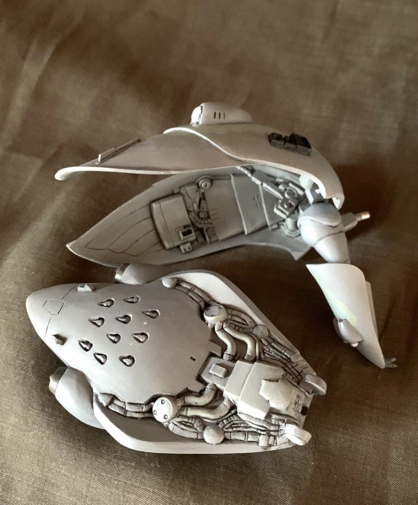 臓物は88年にコトブキヤから出ていた「ゲードライ設定資料集」や、ロボット魂のゲードライを参考に作成しています。マジックスカルプでの造形が主でして、プラ材、ハンダ線、流用パーツなどでまとめています。