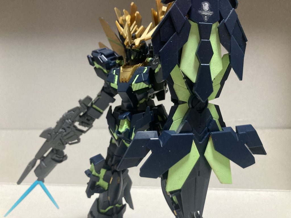 バンシィノルンもサイコフレームを蛍光グリーンに塗装してます。