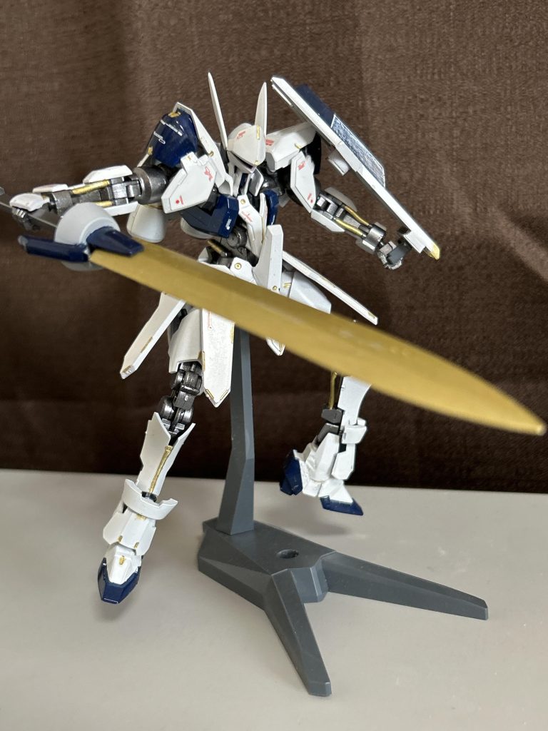 シールドはグリムゲルデ のシールドにヘルムヴィーゲのリアアーマー、大剣はジャンクなので一部はGサイフォスですが、剣部分は思い出せません。最後までご覧頂きありがとうございました。