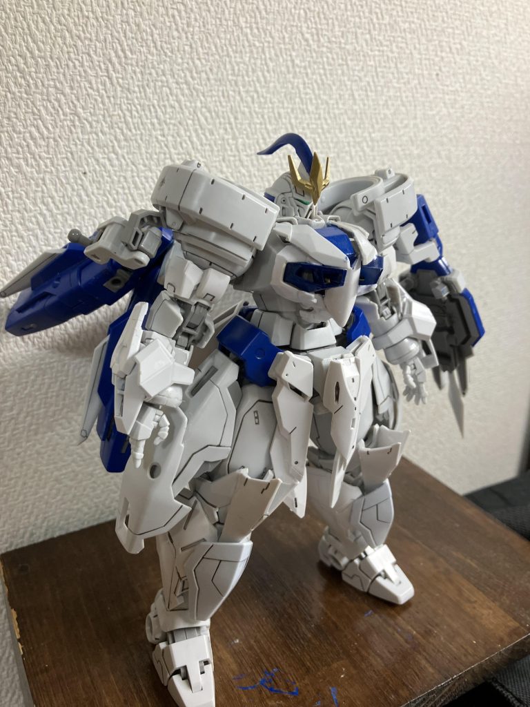 スーパーバーニアバージョンです!実はもう一機トールギスⅢを購入しましたが、事故があり破損してしまったのでスーパーバーニアの改造に使いました