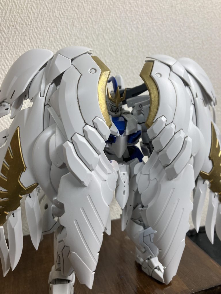 防御形態です!翼を改造した際、大型化してしまいましたが防御形態にした時マントぽいなって思いました