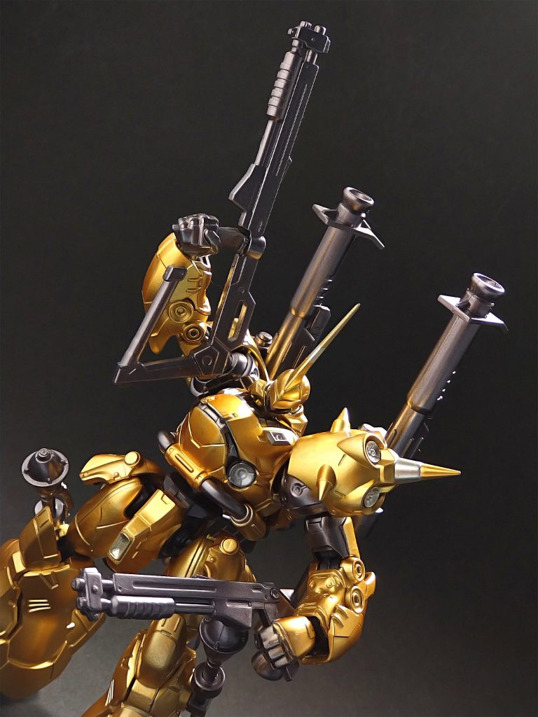 GフレームFAのEX版は、通常のGフレームよりも高額な特別仕様です。故に、このケンプファーも武装が豊富に揃っており、原作での重厚なイメージも再現可能になっています。