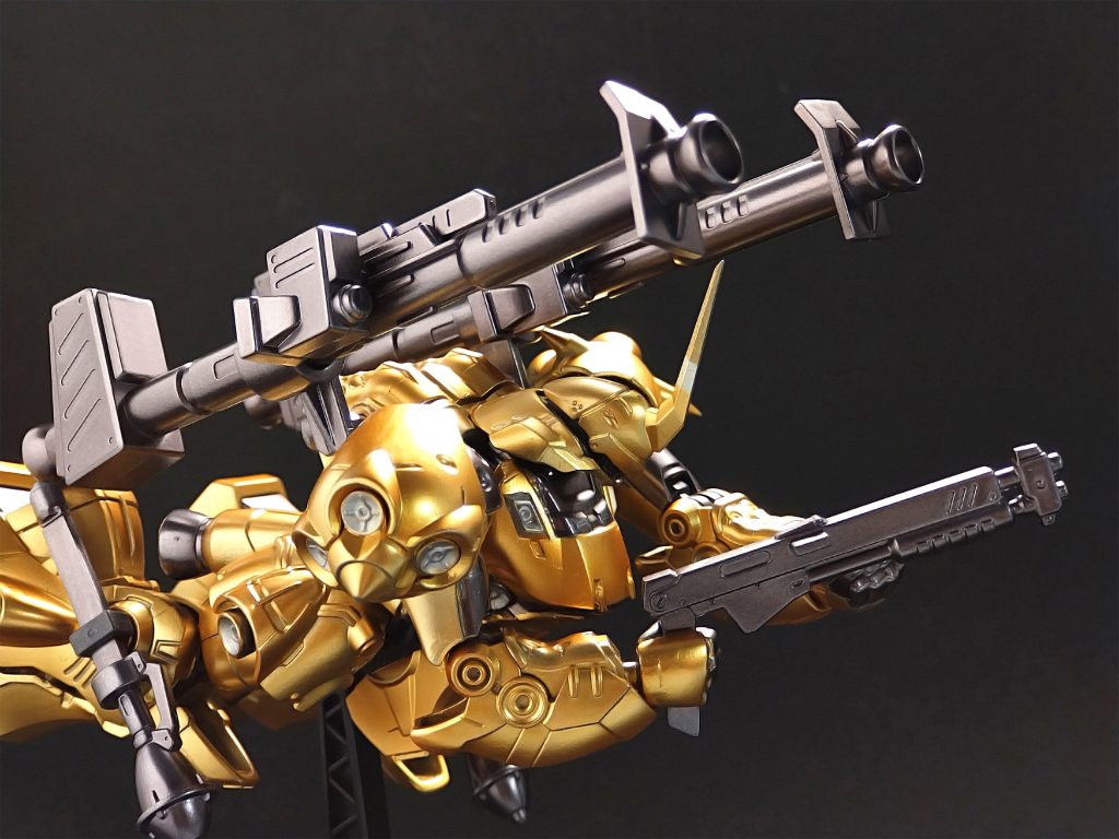 本来は青いカラーのケンプファーですが、金になっても非常にカッコイイと思います。改めて、ガンダムマーカーのイエローゴールドの優秀さを感じますね。