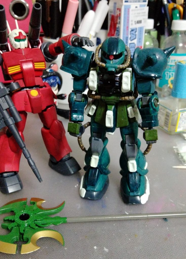 「 元気出せ、代わりの武器作るから!」