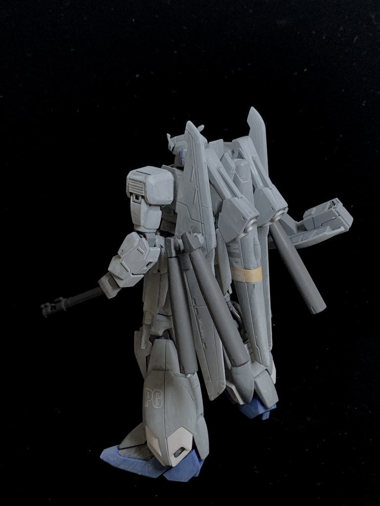 左脚にもPGのデカールを貼りました。以下、簡単にポージングです。