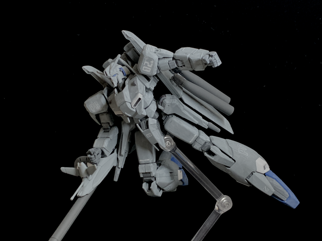 あまり可動範囲は広くないので、激しいポーズは苦手ですね。