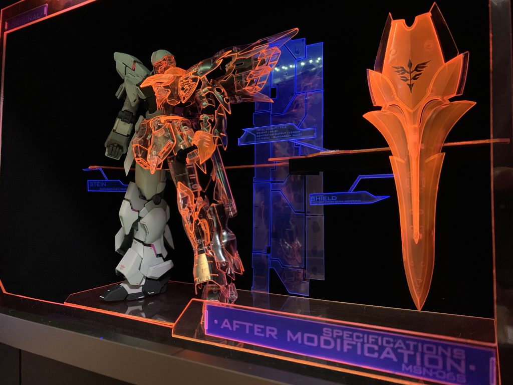 ちなみに、ちょっと凝って撮影すると、こんな感じ文字を際立たせたりできるんです。でも、無調整写真にこだわりました。 今回は1次予選通過で大満足でした。ちょっと構想よりも手を抜いていたりもするもんで。(汗)この作風に手応えを感じてもいるので、来年はこの作風のガチ作品で更に上を目指します!(目指すだけならタダ)