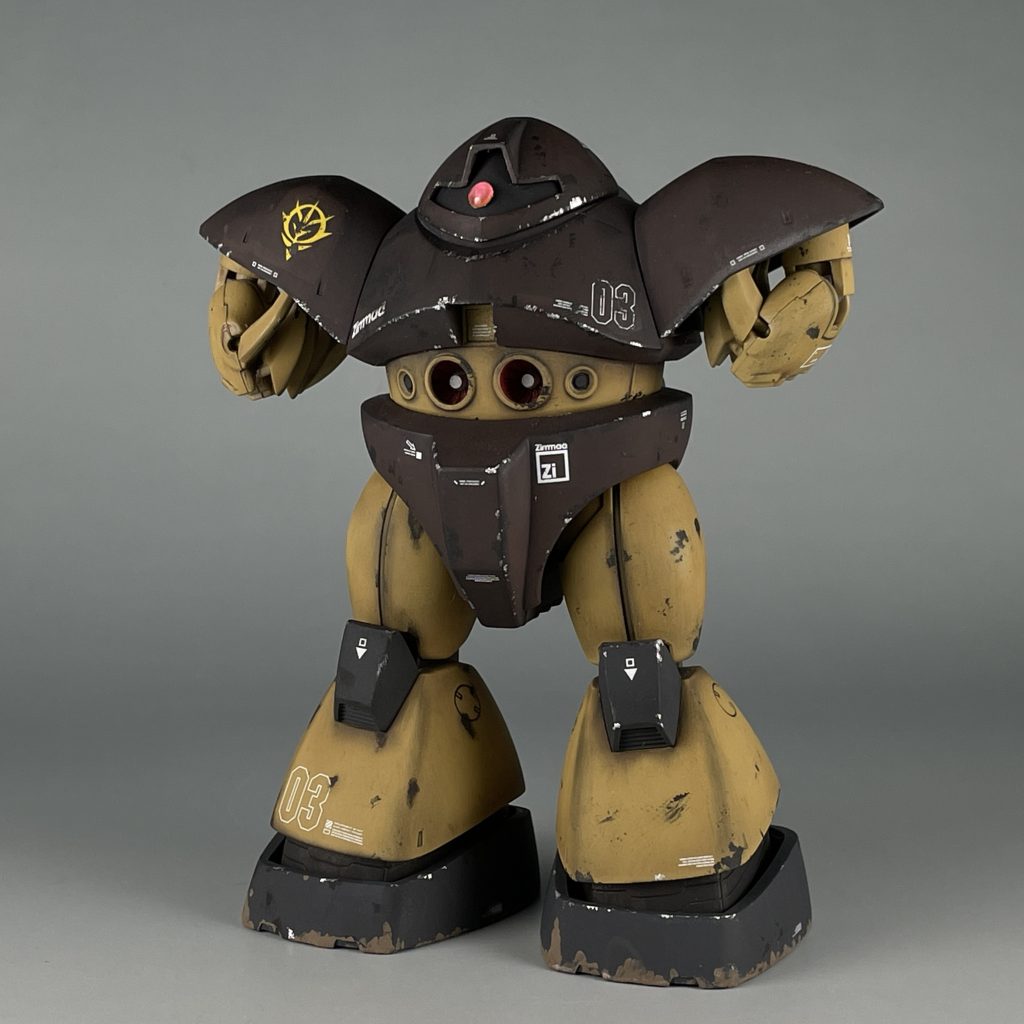 手首パーツをショルダーアーマーに直接取り付けて、水中巡行形態に。