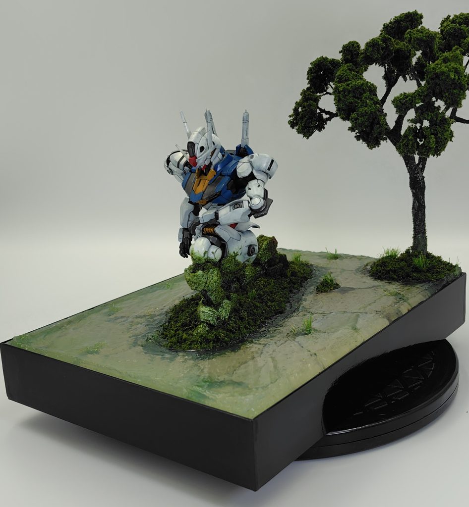 A5のジオラマベースを使ったコンパクトサイズで建物も無しですが、作りごたえはしっかりありました！思わぬ失敗などもいろいろありましたが、なんとか形にできてホッとしています(;^ω^)