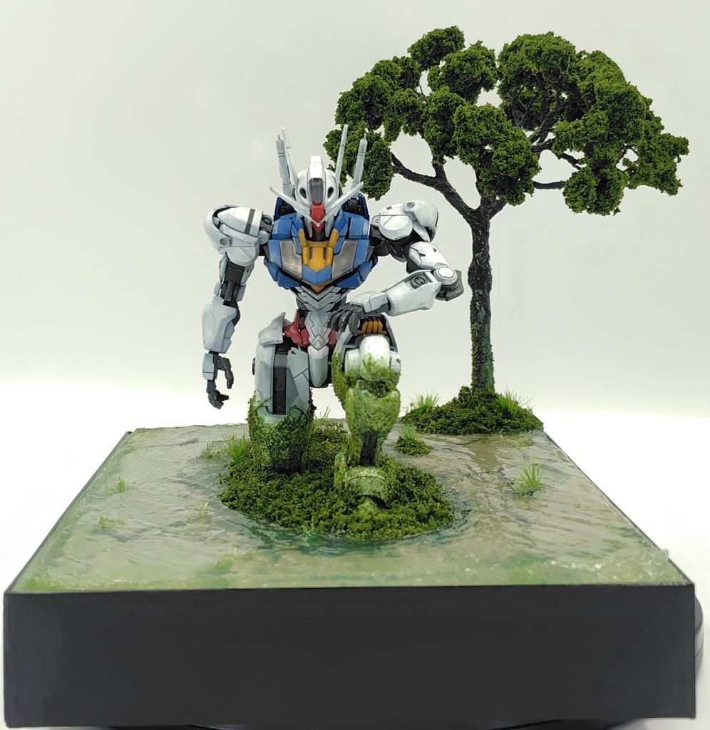 HGエアリアルの造形の良さは皆様ご存じの通りなので、イラストに近い立膝ポーズをとらせるための調整をメインに小加工しました。