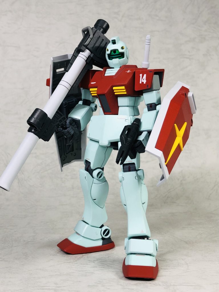 2枚盾で両手武器クリアパーツは、あと嵌めにして裏側からモールド部分を黒マジックで塗り蛍光グリーン⇒シルバー塗装中身がある感じになったと思う銃持ち手 あるみにうむ様の HM0080 角M