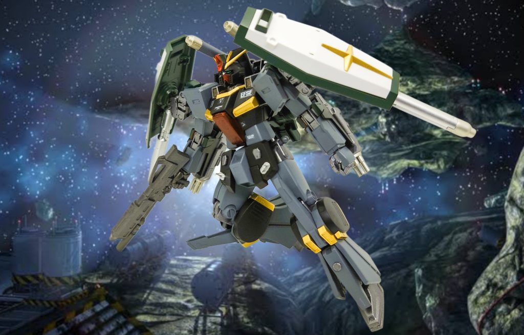 まずは、追加装甲を装備する前のスーパーZZガンダム!両肩のシールドが特徴で、シールドにはビームキャノンが搭載されております。