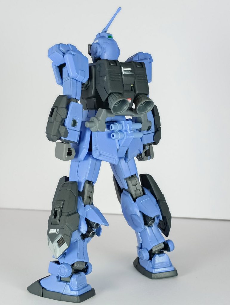 背部。ビームサーベルの位置はオリジナルの腰のパーツを紛失したので微妙に異なりますW・・・