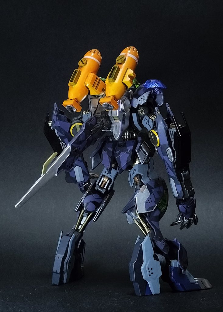 2.    パイロットは強化人間“ナナ・ツー”。ムラサメ研究所の7人目の被検体でサイコガンダム簡改(要GUNSTA内検索ボックスで検索)のパイロットだった、ナナ・ムラサメのクローンである。