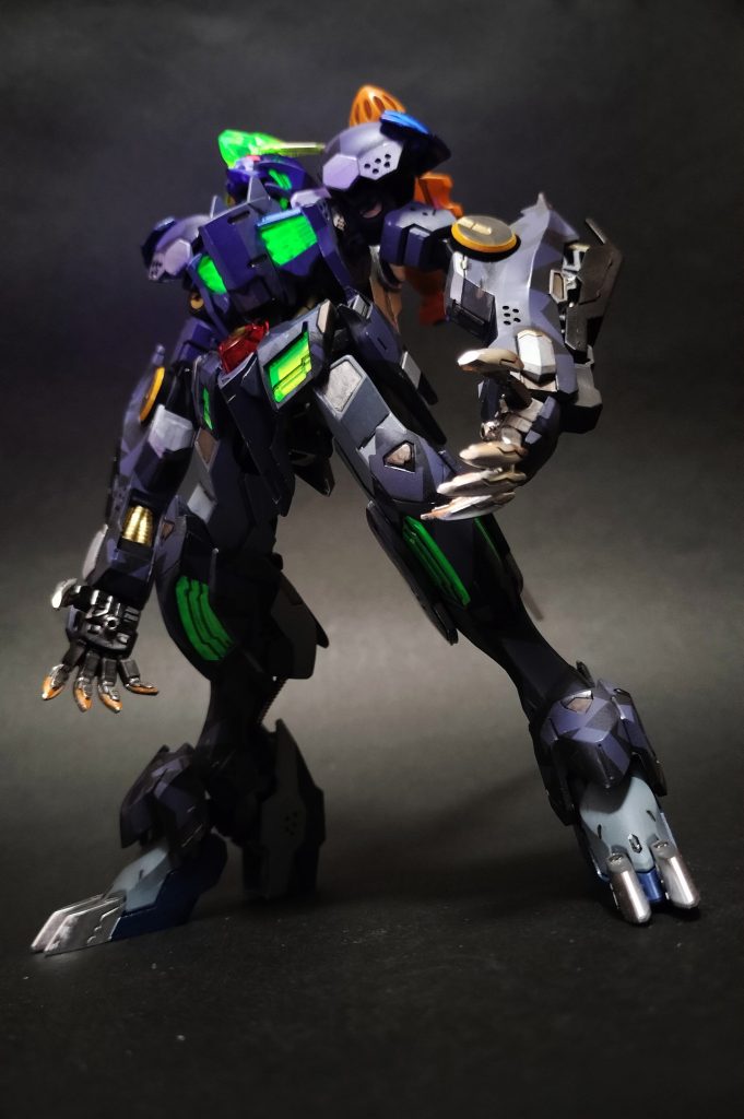 4.    MIP社は傑作水陸両用MS=Z‘GOK(ズゴック)を輩出したMSメーカーで、旧連邦側はこの分野でははるかに遅れていいたため、ティターンズはMIP出身者の身柄の保証を条件に水陸両用MSの技術供与をさせ、この機体の開発した。制式名のネーミングに開発陣は頭を悩ませたが、最終的にガンダム系のGと傑作水陸両用MS“Z’GOK”のリスペクトから“G’GOK”と名付けられた。一説には旧日本エリア出身の開発者メンバーの一人が「敵を地獄(ジゴク)にいざなう者>>>ジーゴック、なんちって・・・」と洒落を口にしたところ、その場のノリで決まってしまった、というのがモッパラのウワサだ。