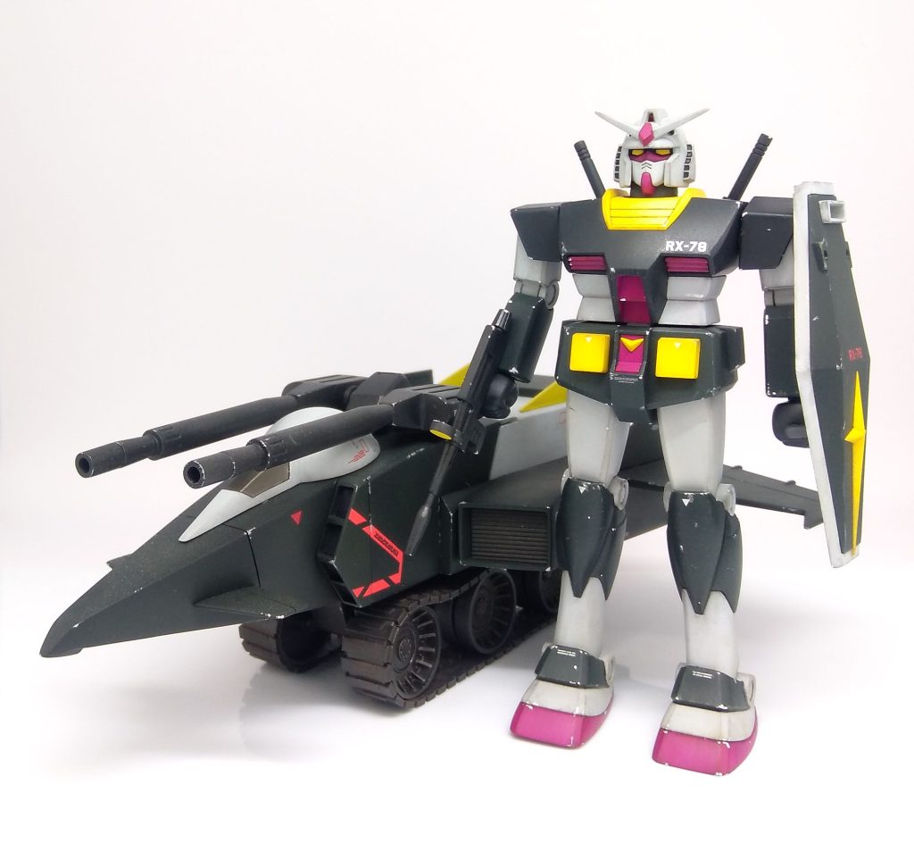 Gファイターと。この2ショット、最新キットと旧キットなのにまったく違和感なし(当然ですね)!やっぱり小田さんカラーは格好よくて大好きです。