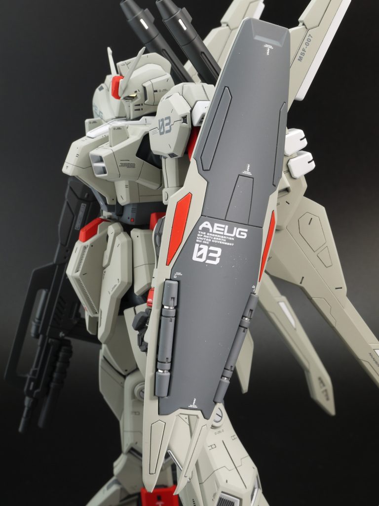 ・シールドが腕から離れすぎているので、接続部品を約4mmカット