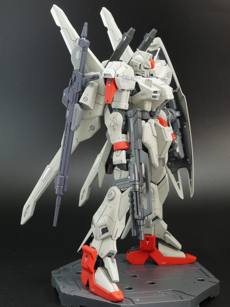 キットのライフルはバックパックに付けられるようにマグネットを追加してあります。手に持たせることも可能です。