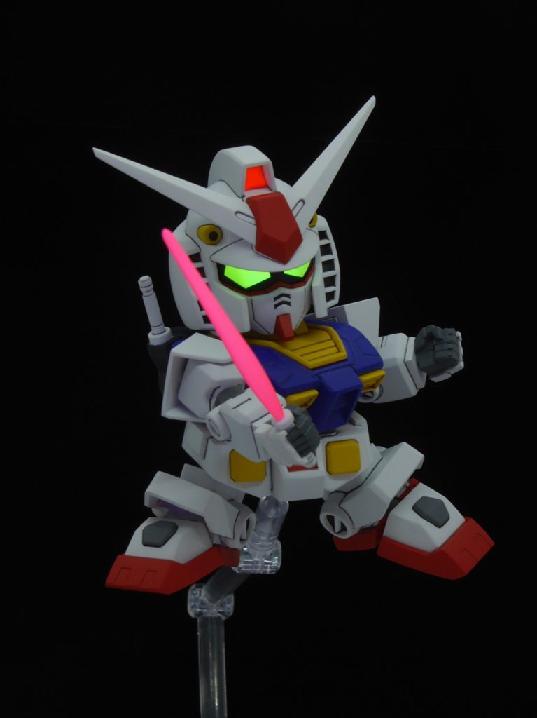 中身のガンダムは、よく動きますつま先の可動がいいですね(gandam-hand2)