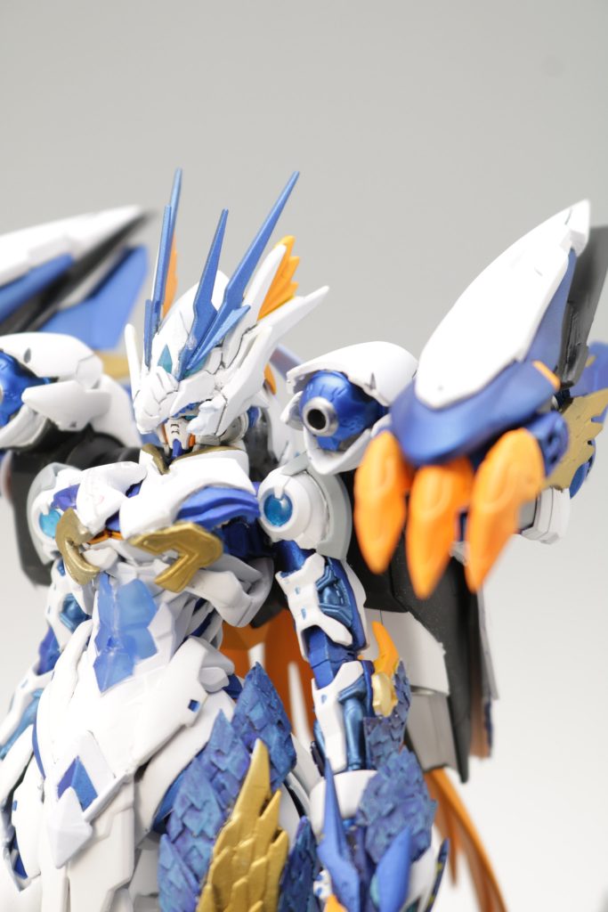 特徴的な大きなクローにユニットは、ファラクトの肩のユニットの左右のパーツ、RGエクシアの盾のパーツ、悟空インパルスの親指で構成しています。