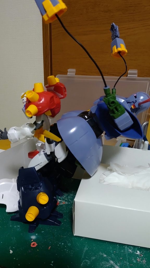 デビルガンダムなんて飾りです!偉い人にはそれが分からんのです! 今回も失敗だらけでしたがなんとか完成出来ました。最後までご覧いただきありがとうございました!!