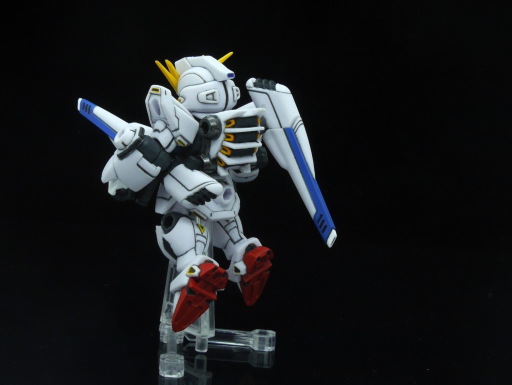 バックパックは白単色だったため、スラスターとヴェスバーのレールの塗装があり、一番手が入ってます。ヴェスバーのグレー塗装も地味に難易度高いですね最後までご覧いただき、ありがとうございます(gundam-kao3)