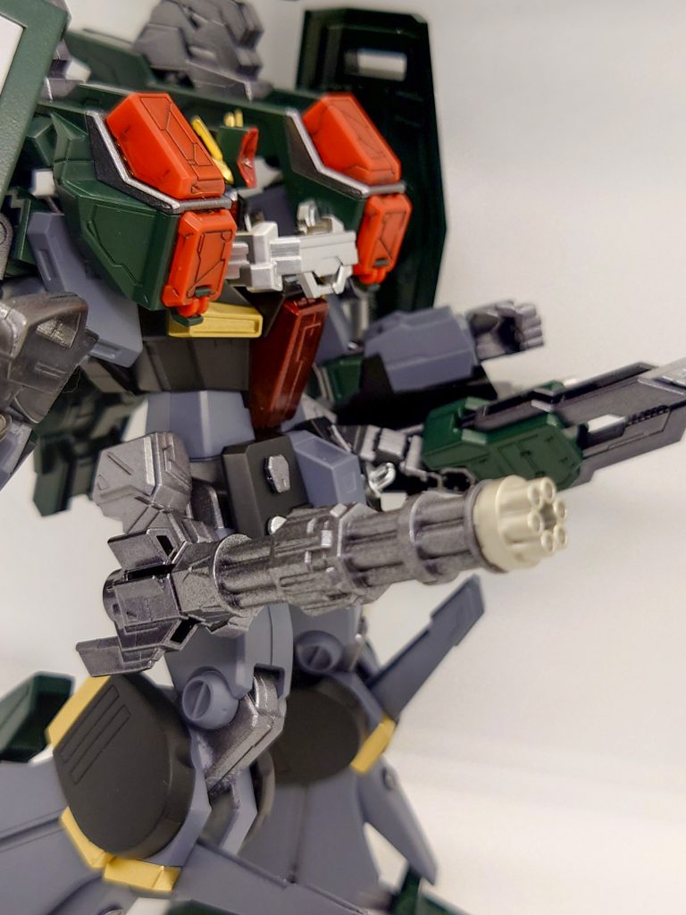 次に右腰に装備したガトリング砲。