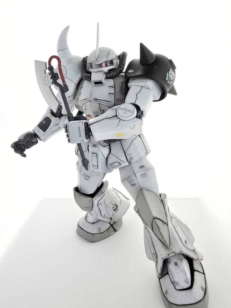 武器に関してはマツナガ氏の使いなれたザクIIから、ヒートホーク、ザクマシンガンを流用している。