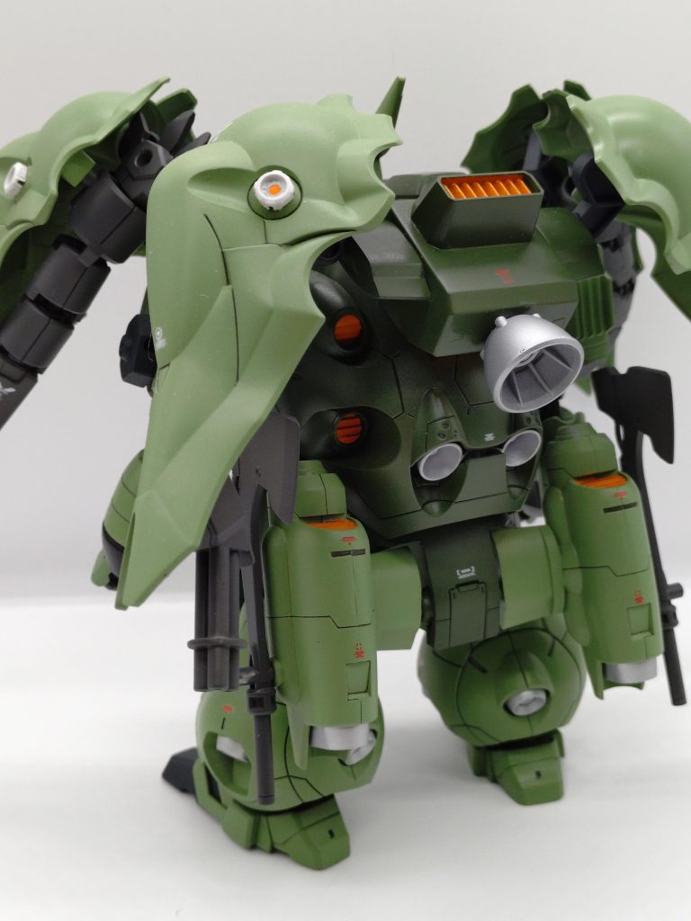 背面グシオンの背面を残しつつティルトローターパックを改造して取り付けていますカラーリングは見ての通りクシャトリアを参考にしています