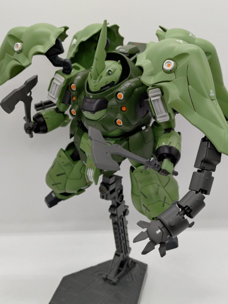 バインダー内にサブアームを装備、サブアームで攻撃・拘束出来るように本来のものより強化されている