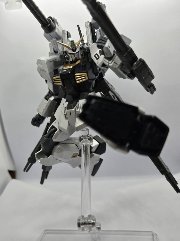 元キットの可動が非常に優秀なので蹴りポーズも決まります！