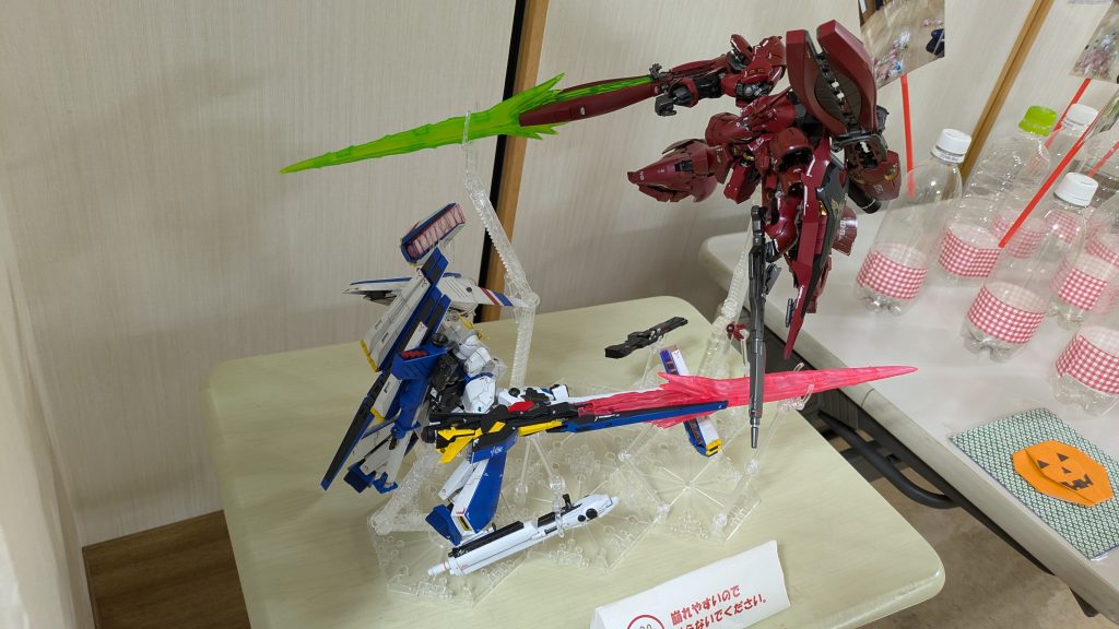 FFνガンダムHWS  VS  FFサザビーRL装備–2枚目/制作者：ゆういち