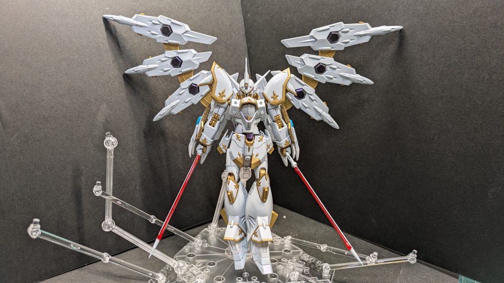 劇場版のヴィジュアルみたいにサーベル逆に持ってみたり