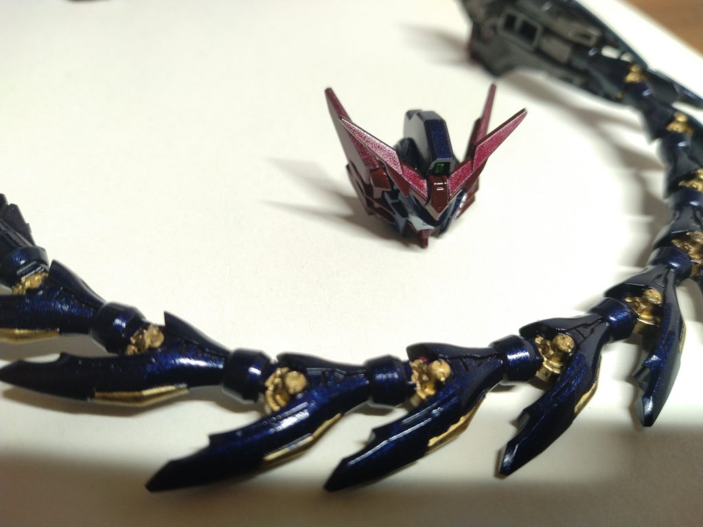 ヒートロッドのゴールド部分は筆塗りです。(エナメル塗料のゴールドの罠を初めて知りました…)