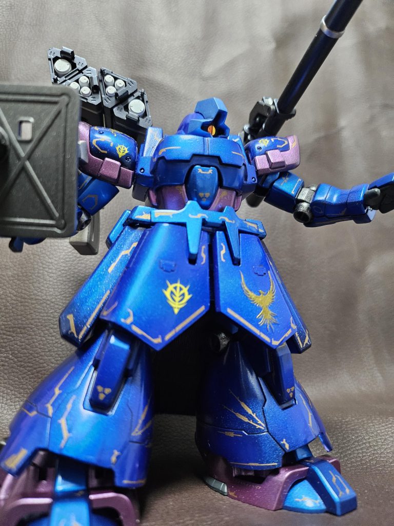 下からの煽り気味