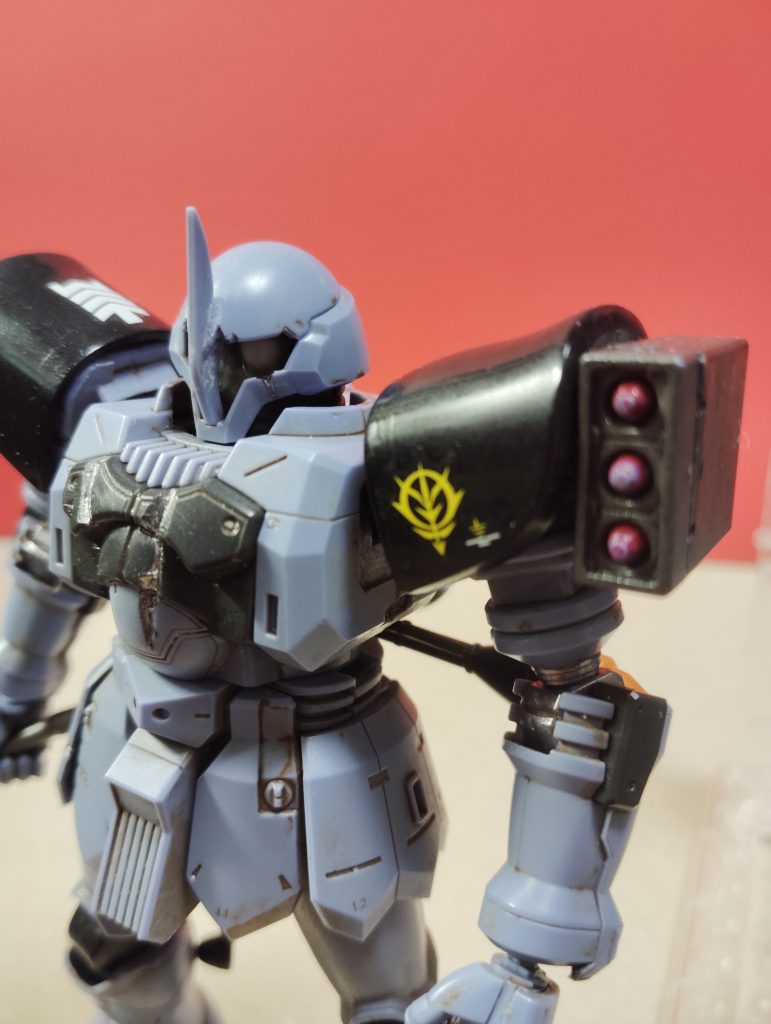 肩はドムからミサイルはザクから取ってきました。あ、と予備機のヘッドに指揮官アンテナをつけました。